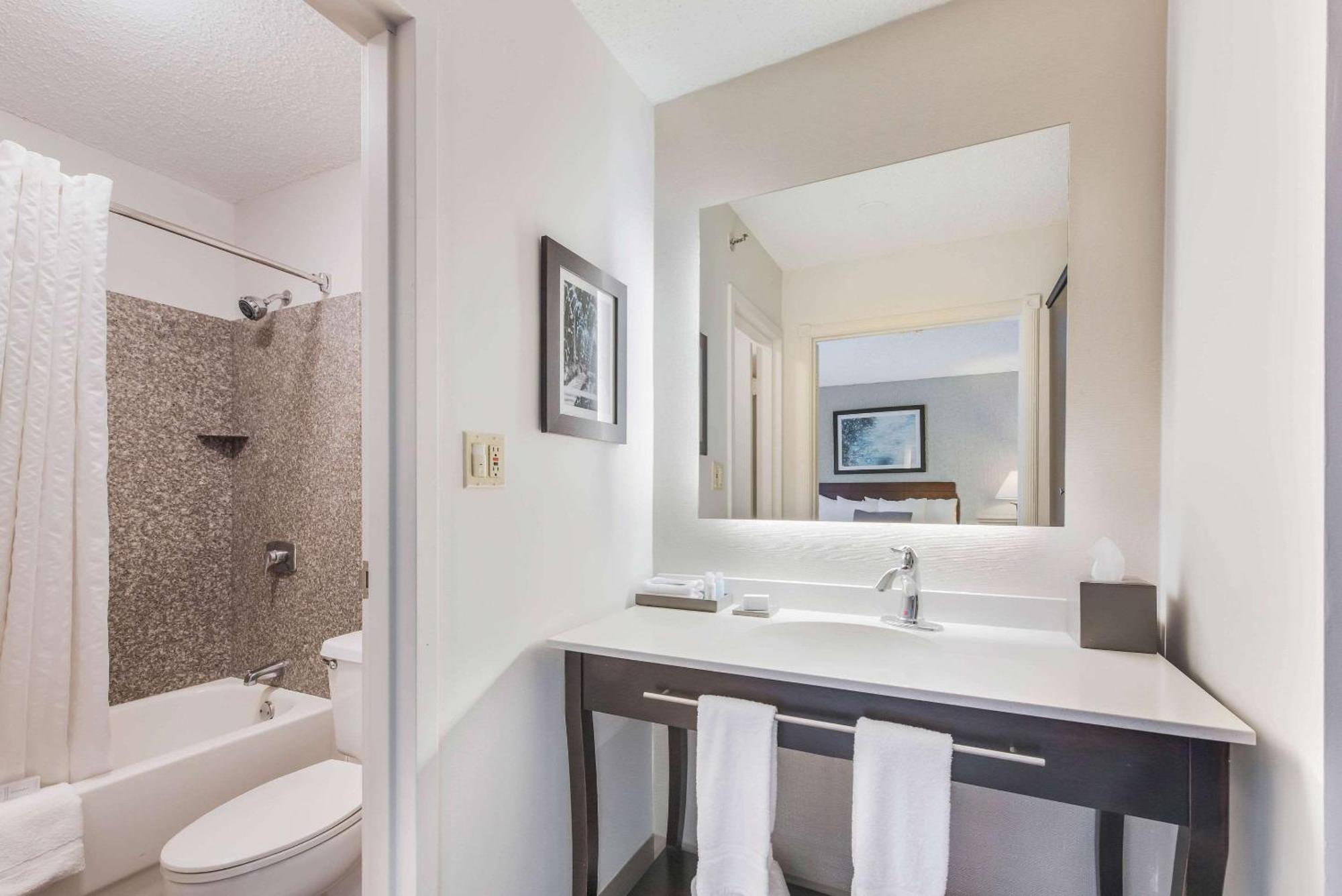 The Blu Hotel Blue Ash Cincinnati, Ascend Hotel Collection Eksteriør bilde